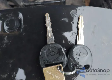 2000 Chevrolet Silverado 1500 Lt from USA, damaged, VIN 2GCEC19T6Y1263903